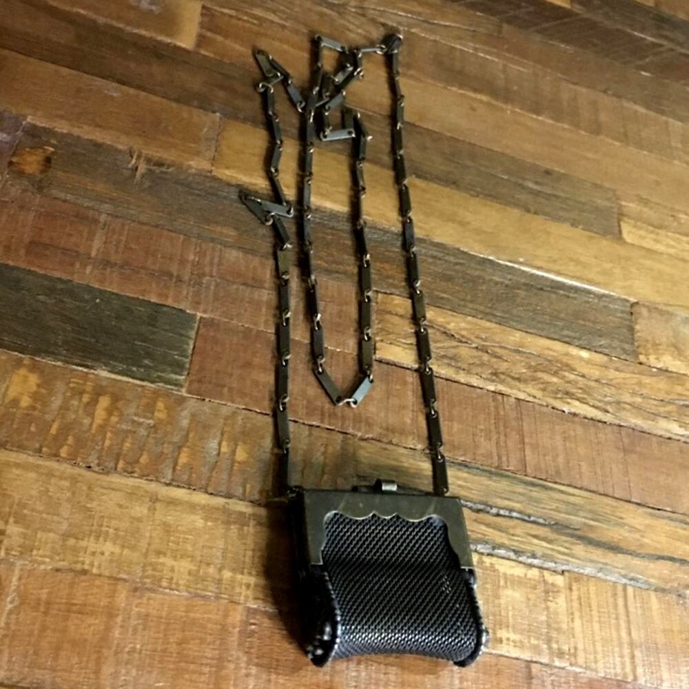 Vintage Art Deco Mesh Purse Pendant Necklace – 1920s Brass Chain Accessory